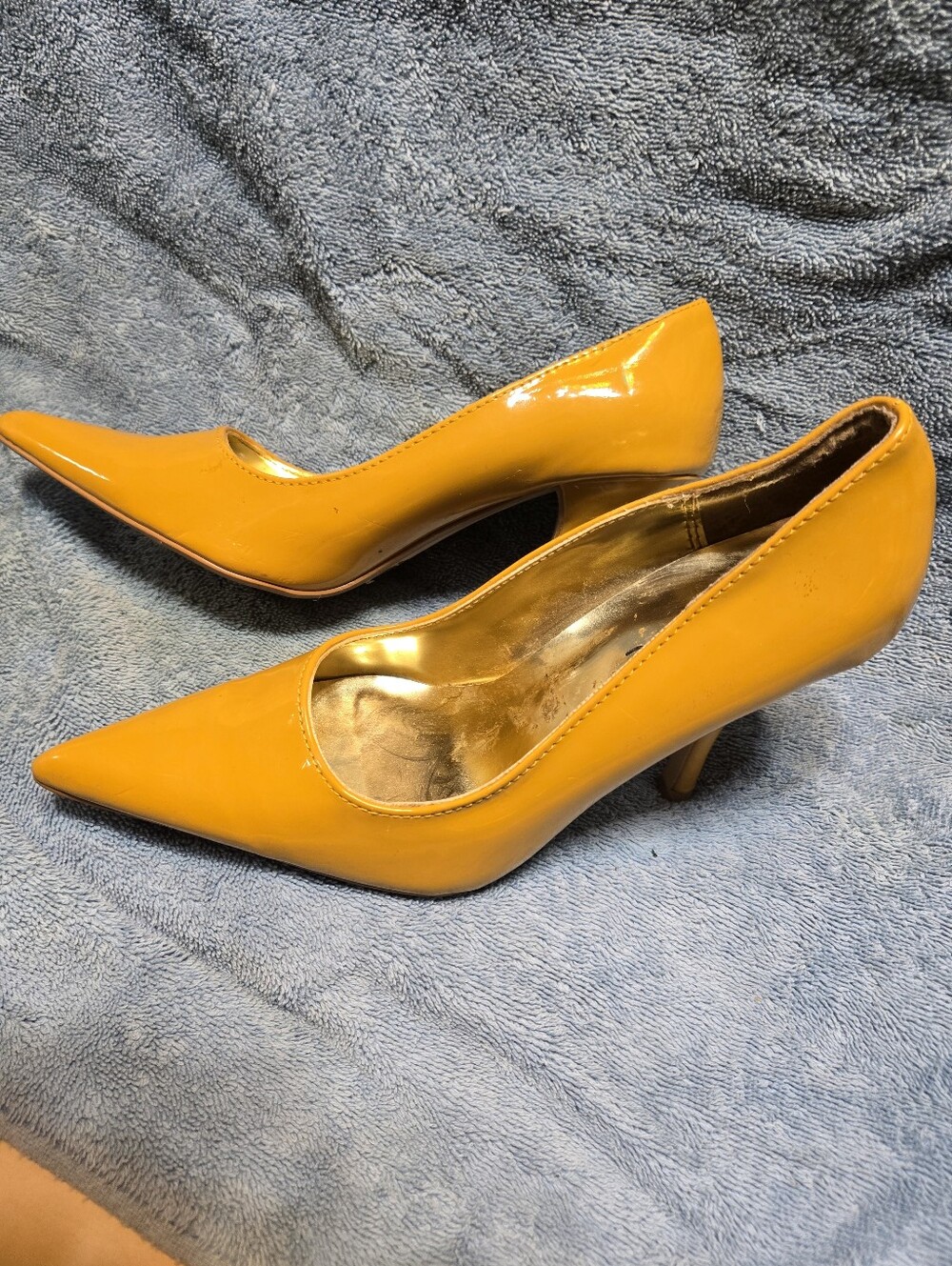 Ladies Yellow Pointed Toe High Heeled Shoes